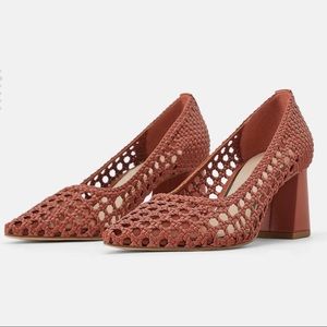 WOVEN WIDE HEELED SHOES SIZE 9